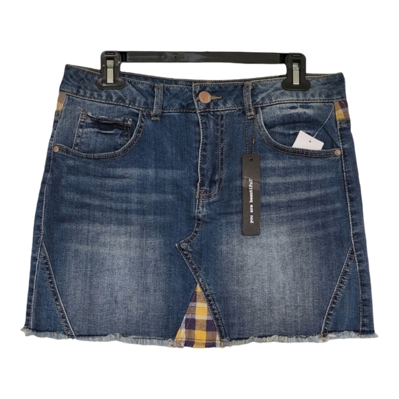 NWT Dollhouse Sweet Delight Distressed Denim Mini Skirt Size 11 - Picture 1 of 10